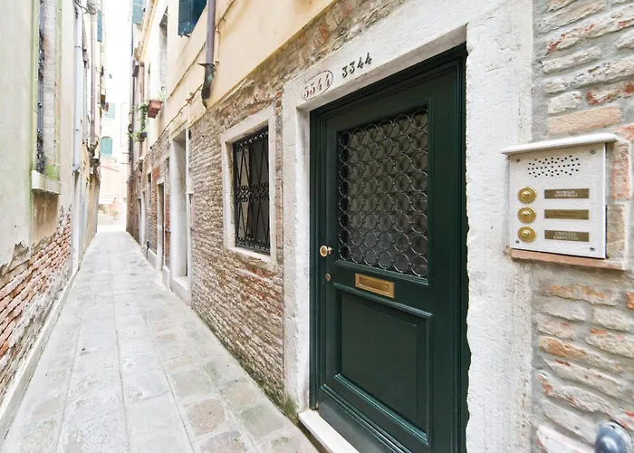Lovely And Central For Two 10 Min Walk From St Mark S Square Heaven s Collection